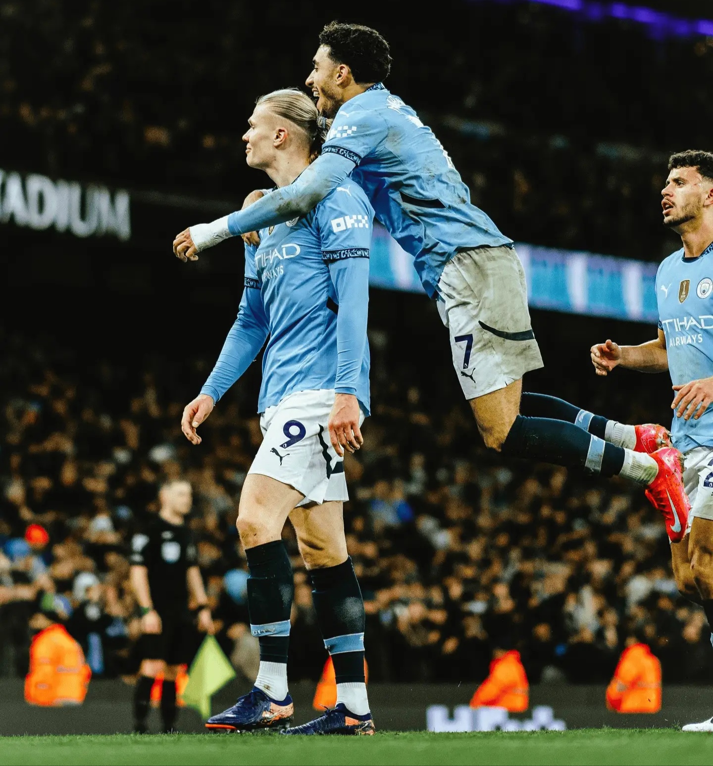 曼城客场战胜莱斯特城保持领先优势 曼城客场战胜莱斯特城保持领先优势