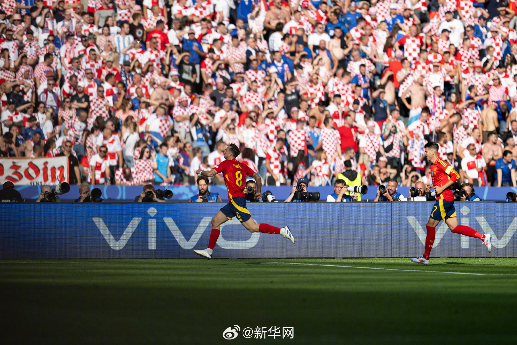 意大利队在国际赛事中神勇登顶 意大利队在国际赛事中神勇登顶