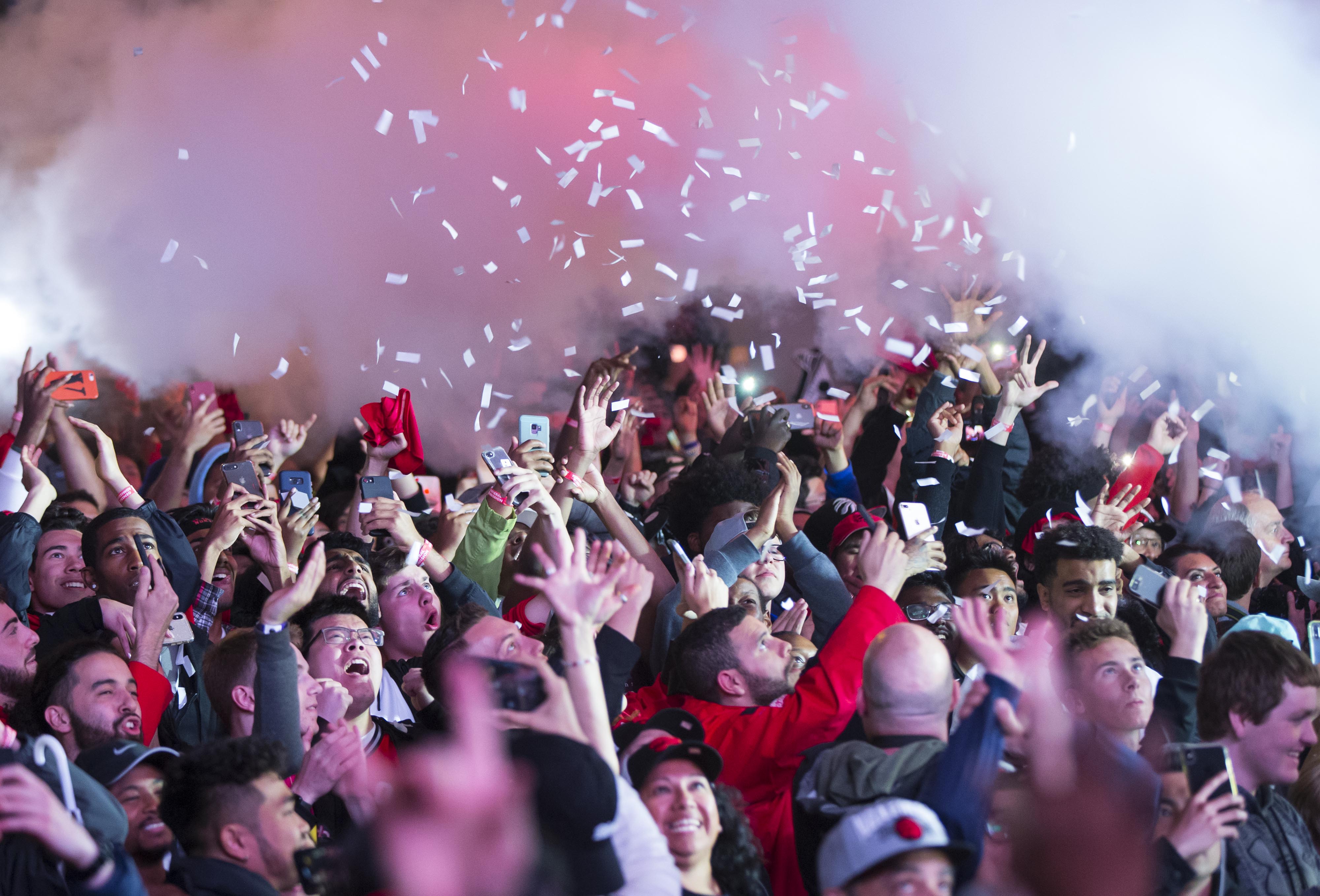 精彩赛事引爆热情,球迷狂欢 精彩赛事引爆热情,球迷狂欢